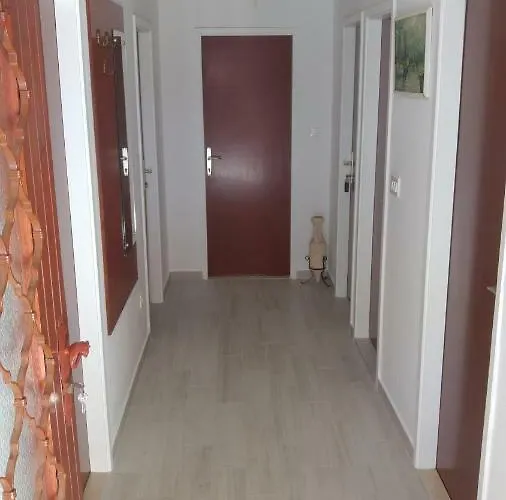 & Tepsa - Centre Хвар