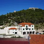 & Tepsa - Centre Pensión